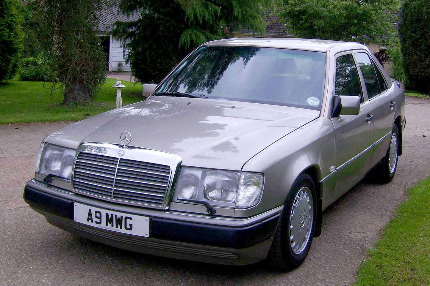 Mercedes-Benz E-Class Saloon (1985 - 1995) Front End PPF Kit